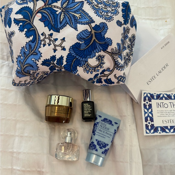 Estee Lauder makeup Bag / products.  NWT - Picture 4 of 14